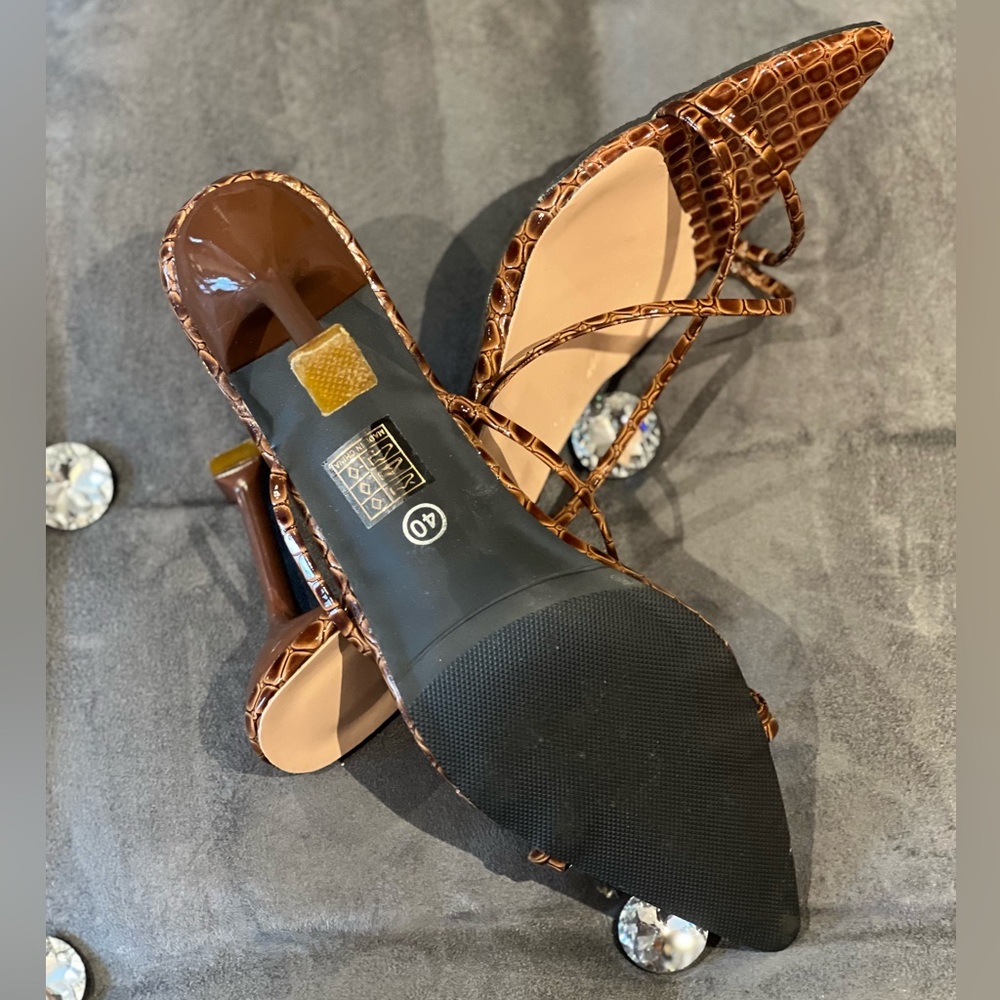 Stylish faux print heels